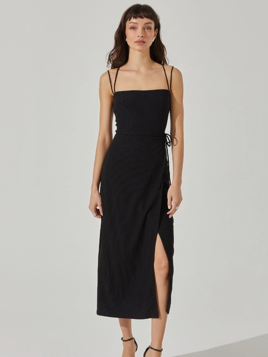 ASTR Dresses & Skirts - Black wrap dress